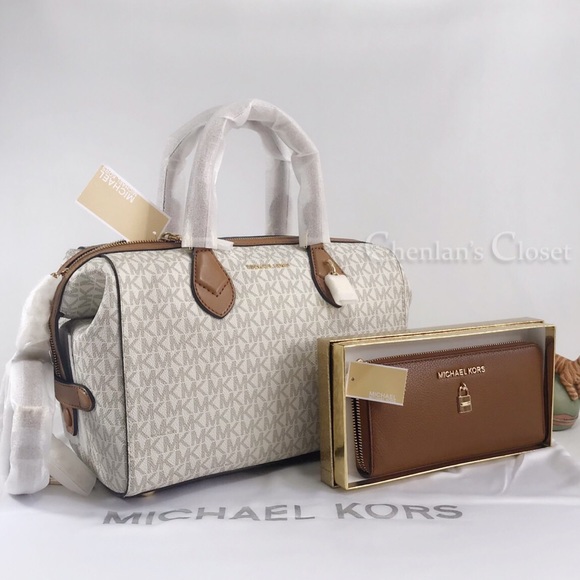 Michael Kors Handbags - NWT Michael Kors Grayson Large Set